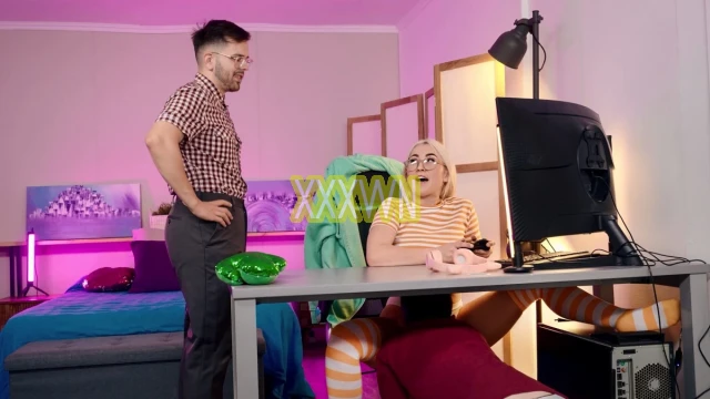 Eating Her Kitty on the Sly Short-hair, Sneaky, Girlfriend, Gamer Girl, Girl Gamer Reality Kings Short